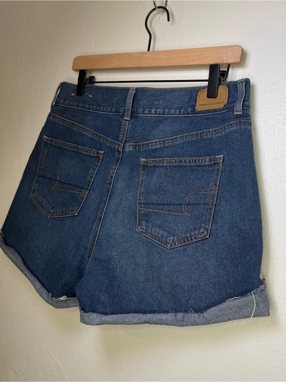 American Eagle Mom Shorts, Classic Dark Blue Denim with Rolled Hem Size 10 Boho - Picture 12 of 15